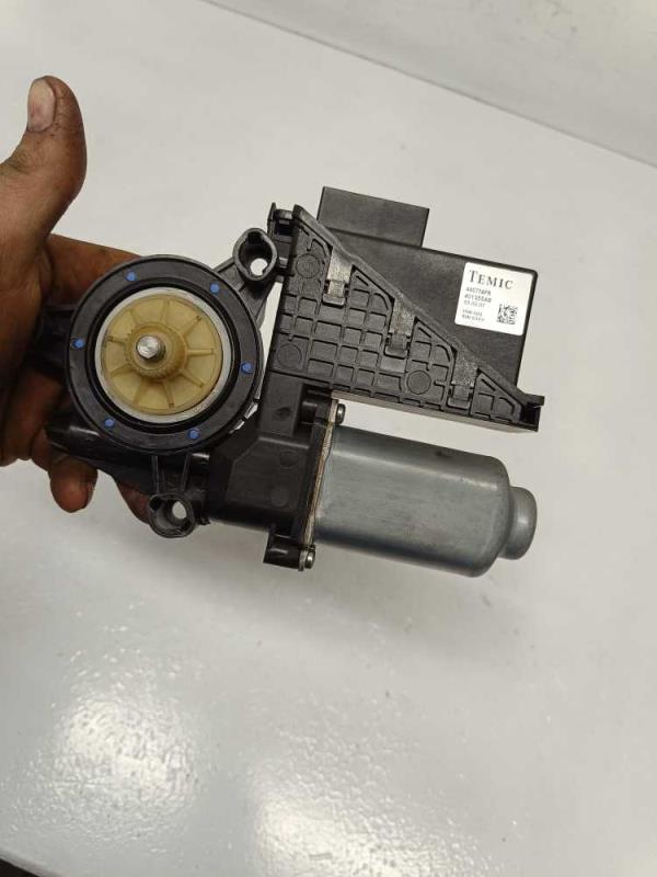 MOTEUR LEVE VITRE AVANT DROIT VW POLO 9N/9N3 2001-2009 - Vue 3